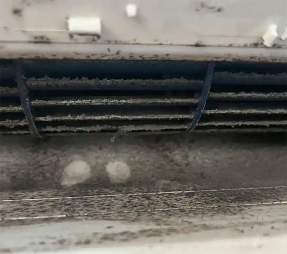 乌达空调吹的风有股烧焦味是怎么回事